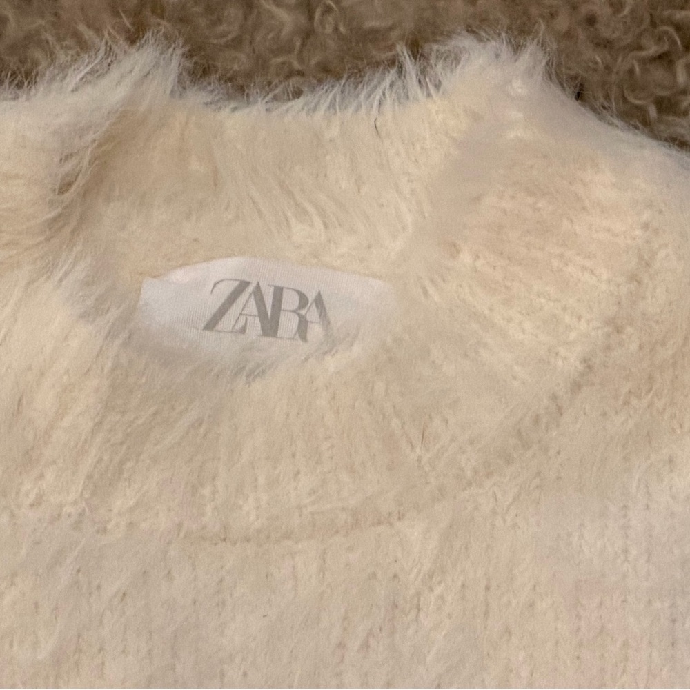 Zara youth size 8-9 ivory fuzzy soft sweater